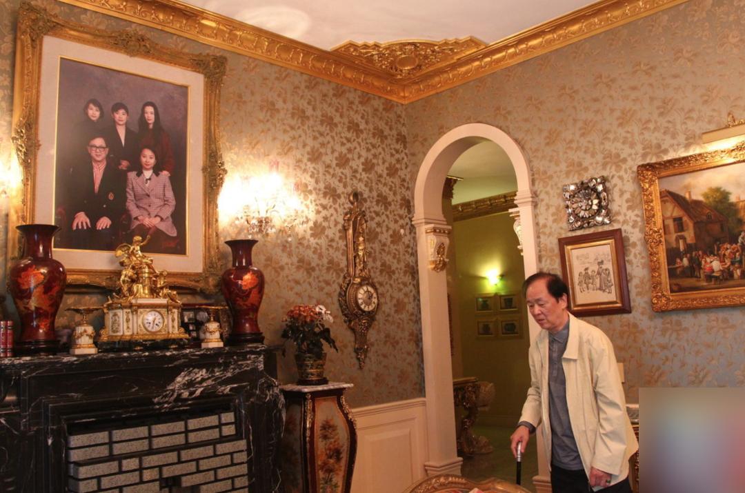 恋人妻、追青霞、混黑道、建豪宅，“武侠片之父”的江湖往事……