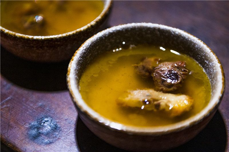 浜戝崡鎬掓睙鍗佸ぇ蹇呭悆缇庨,浜戦鍝佸皾鑸屽皷涓婄殑绾㈡渤