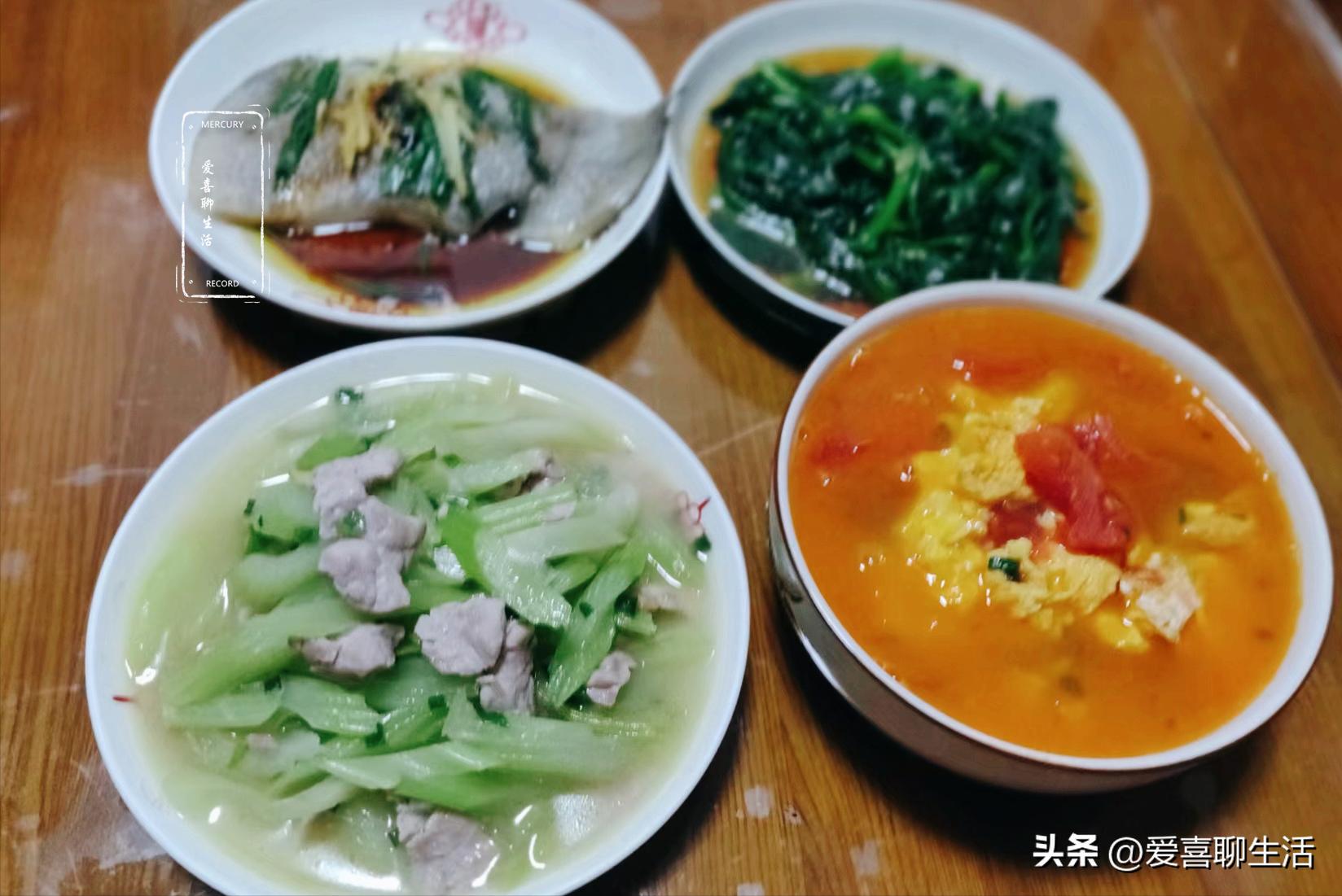 老两口的午餐走红朋友圈，网友：搭配合理，仪式感强，拒绝精致穷