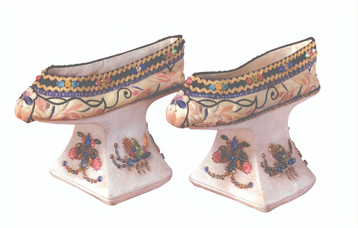 清代嫔妃为何爱穿花瓶底鞋子,古代女子为什么穿花盆鞋