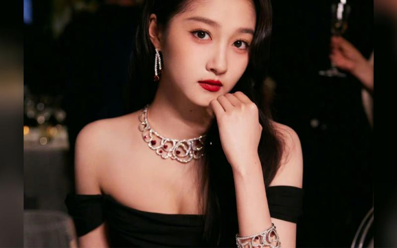 关晓彤吐槽买包,关晓彤因买包言论被打脸