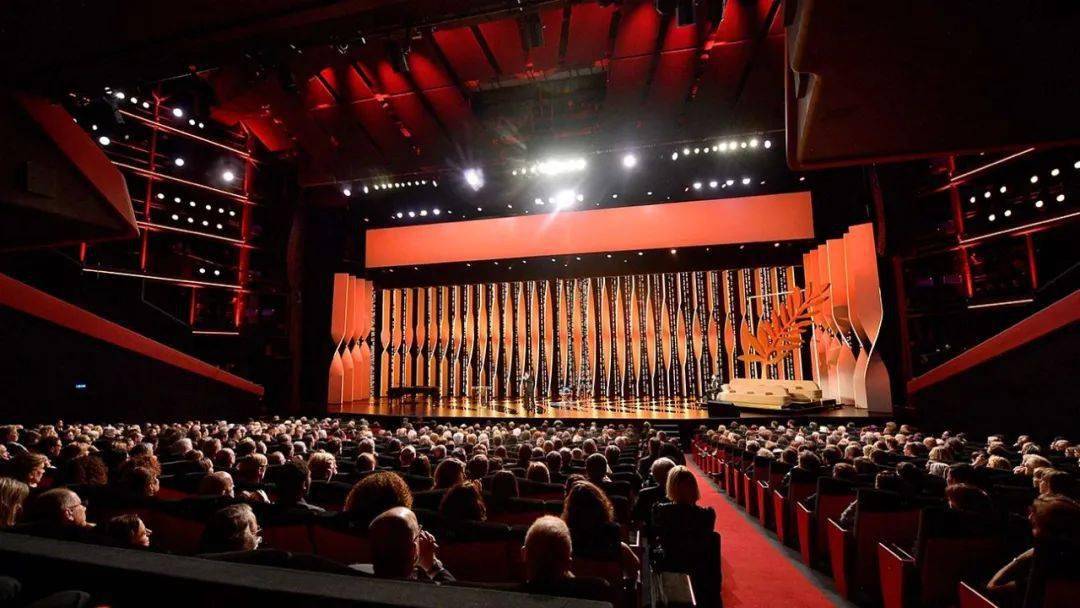 第35届金鸡奖朱一龙什么时候出现,朱一龙获金鸡奖完整视频