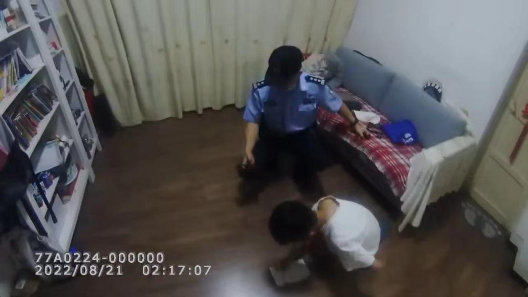 【我为群众办实事】湖北武汉：男孩深夜报警去派出所睡觉要多少钱?