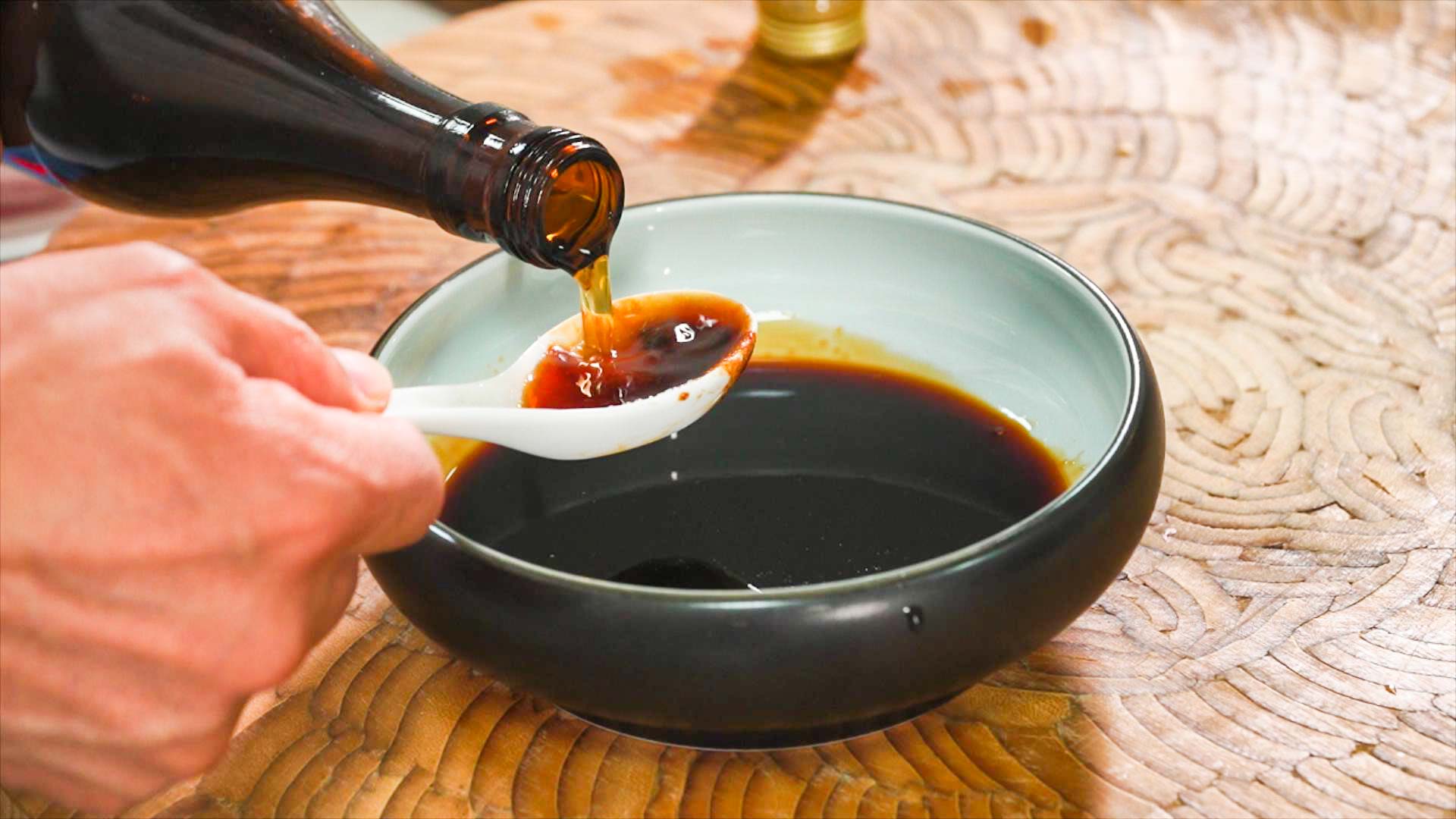 卤猪蹄怎么做才q弹劲道好吃,怎样卤猪蹄又香又软糯