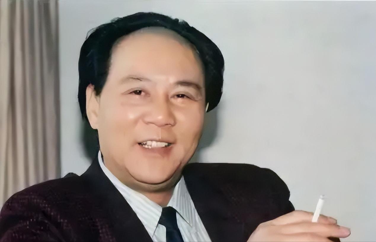 主席形象后继有人，侯京健已接班唐国强，和古月比你更喜欢哪一个