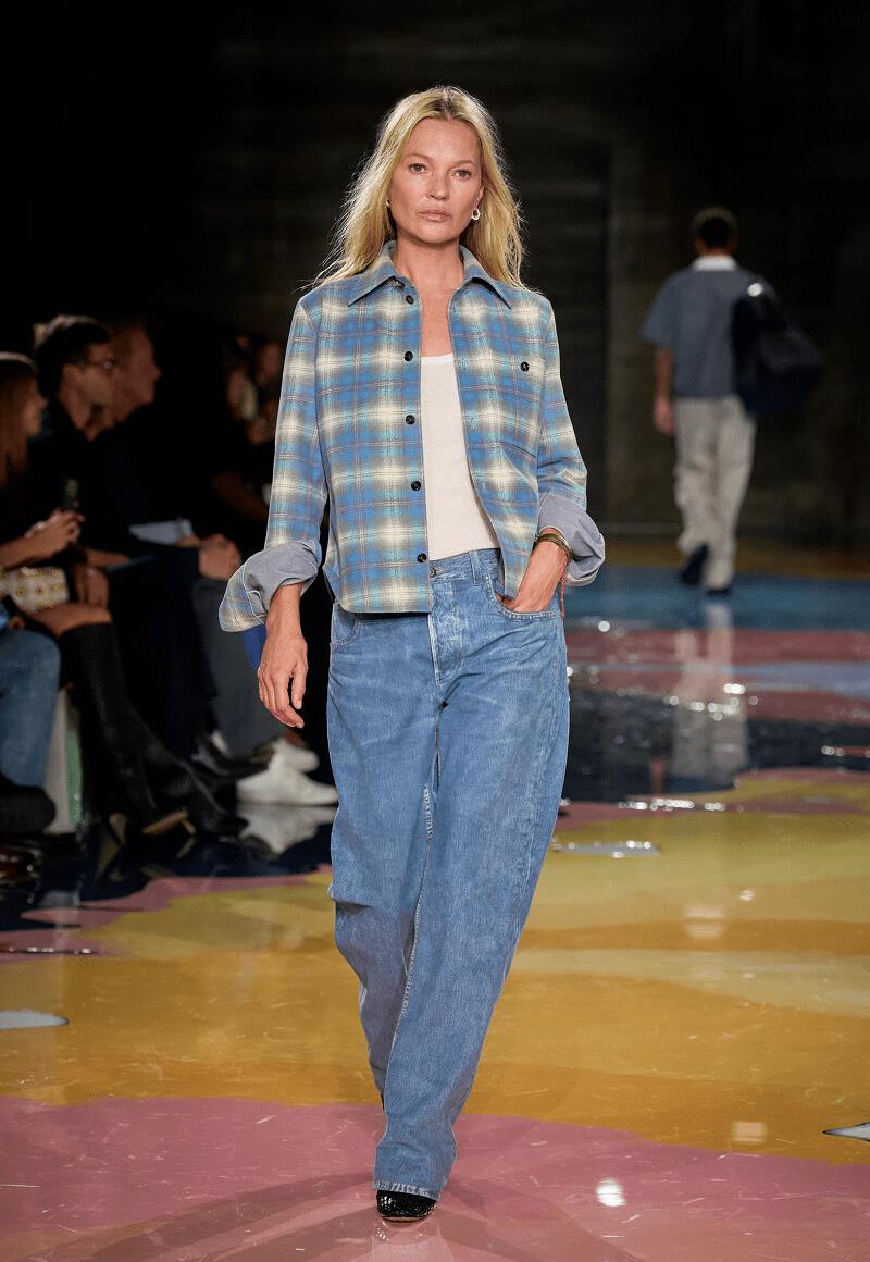 有钱人苹果手机不戴套,用iphone不戴手机套的人性格