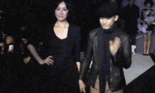 刘嘉玲与梁朝伟恩爱合照穿小香风,刘嘉玲梁朝伟红毯动图