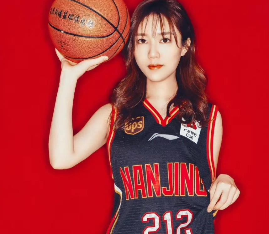 豪横！同曦老板娘送西热生日礼物，提前送2年合同，年薪随意填！