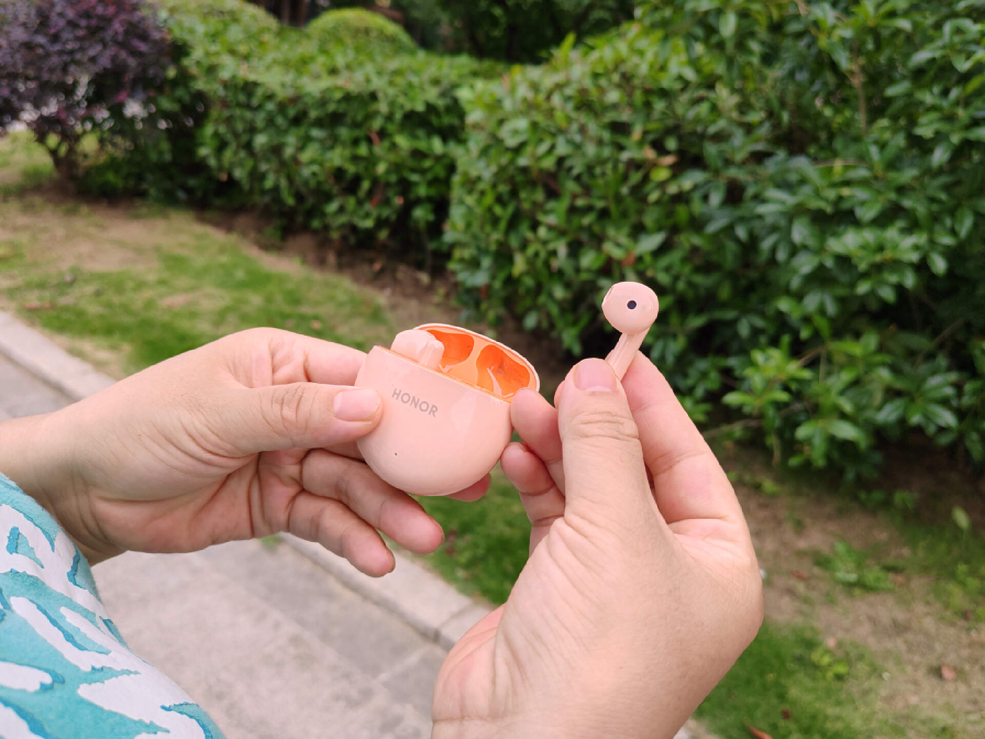 荣耀亲选蓝牙耳机earbudsx5spro,荣耀蓝牙耳机earbudsx5什么功能