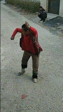 女朋友平胸是什么心理,女生平胸如何安慰