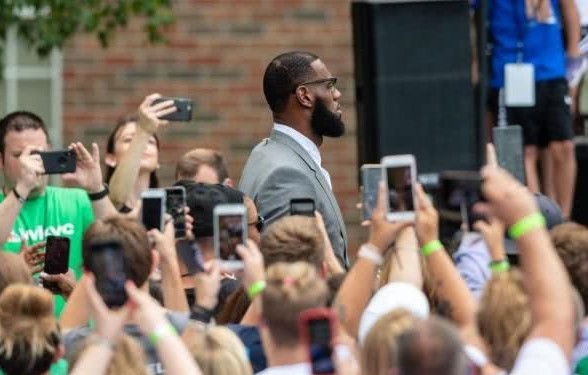 小皇帝拉杆扣篮,小皇帝快攻扣篮