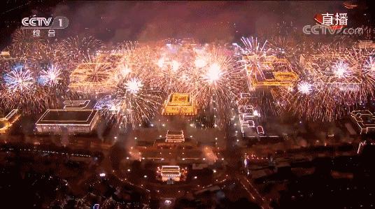 给奶奶“造”了一架天梯,靠*药火**爆炸作画,全球最会“玩火”的人