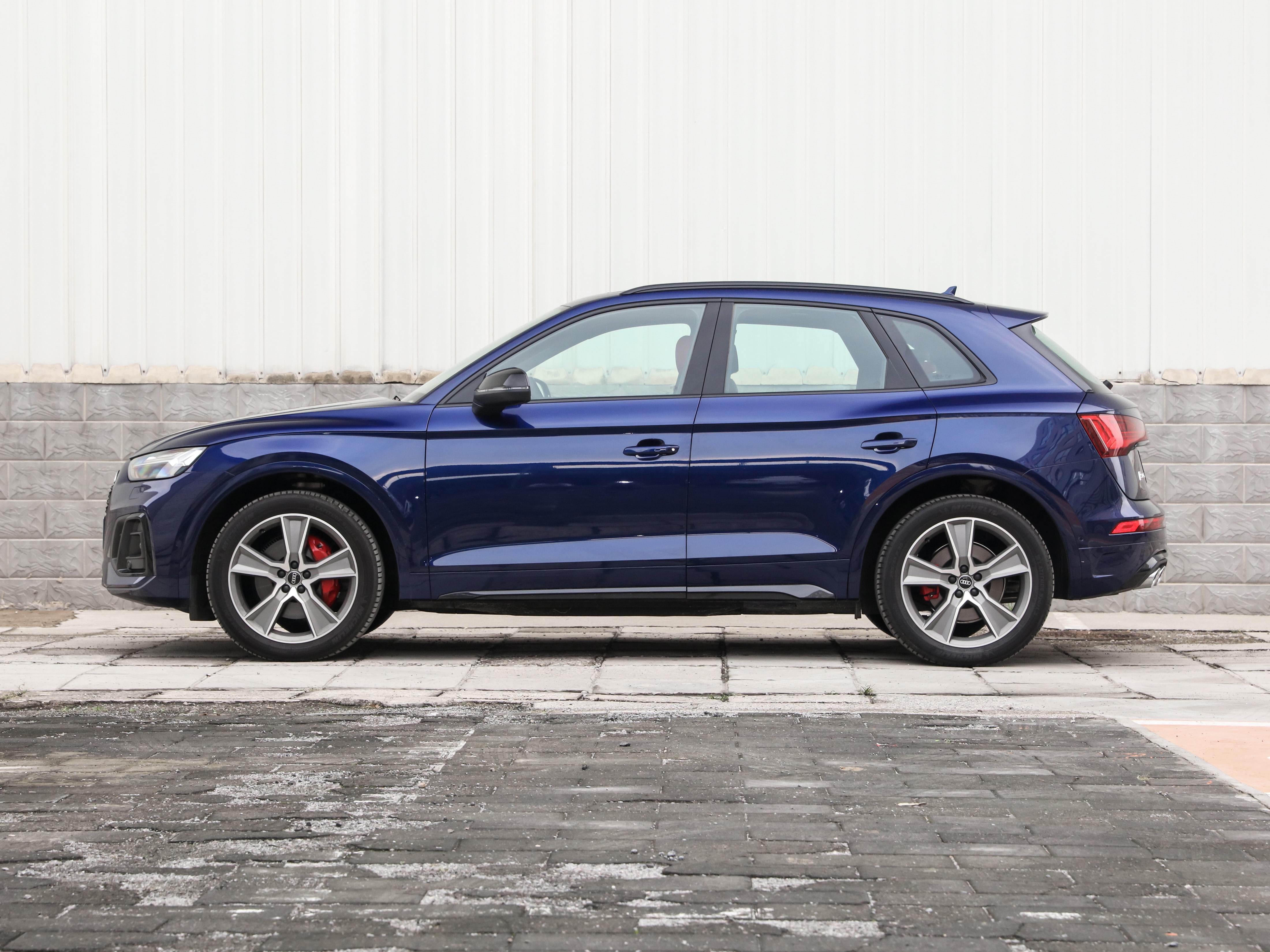 奥迪q5进口3.0t四驱顶配2011,奥迪q5lsportback和sq5sportback