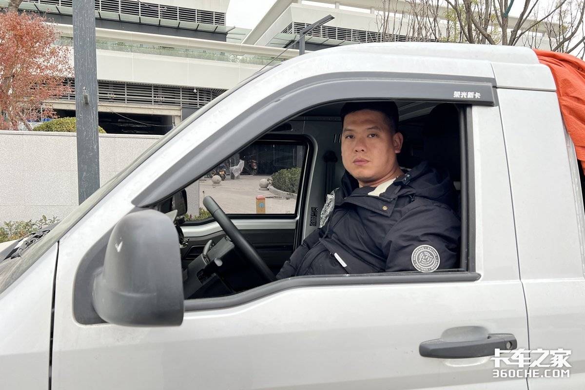 买辆五菱荣光小卡摆地摊怎么样,五菱荣光小卡摆摊卖什么好