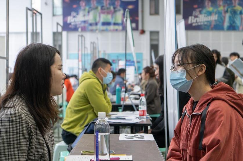 面试打包买一送一，毕业生分享求职奇遇，面试不成反给爸爸找个活