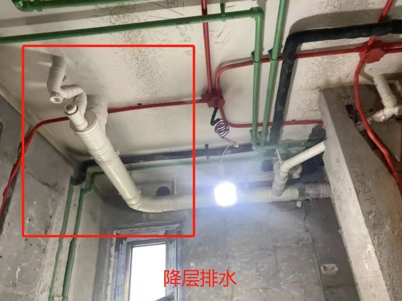 壁挂马桶可以装在空心砖上么,要多厚的墙才可以装壁挂马桶