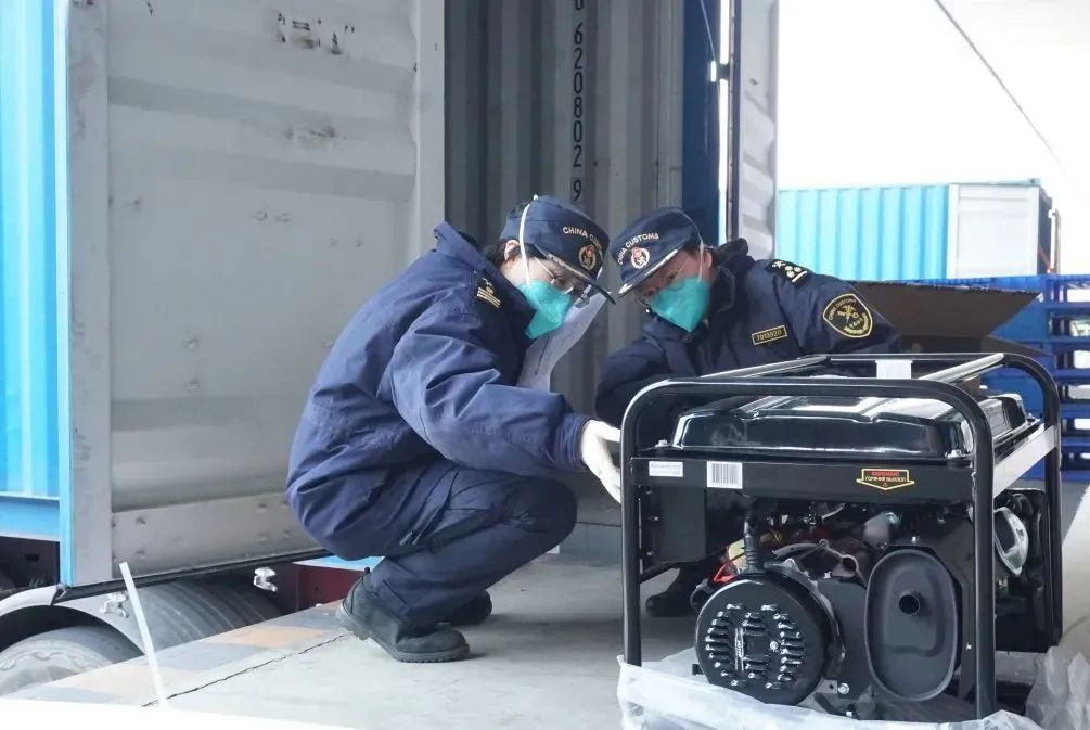 关注丨铁路港:春节脚步忙,海关眼中的“热火朝天”