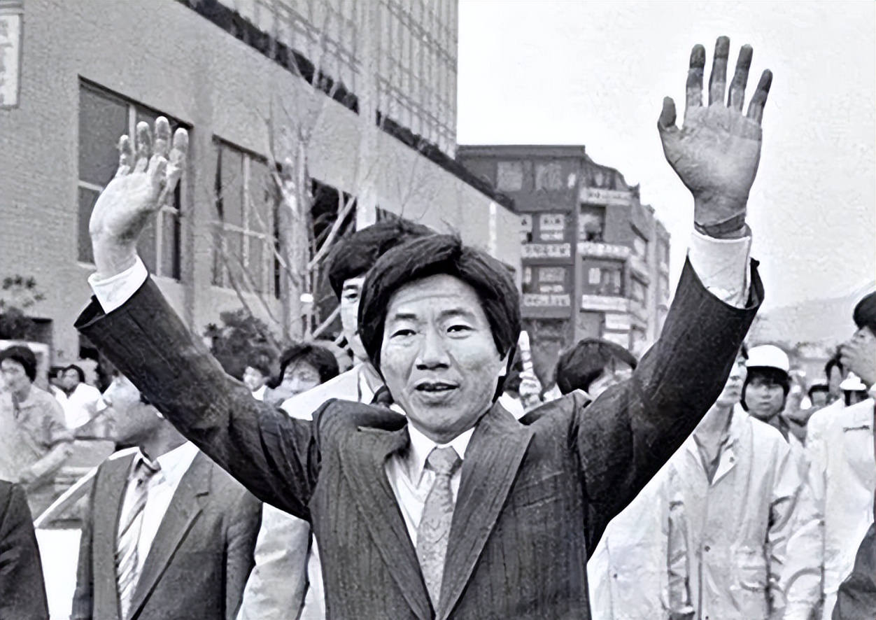 文在寅卸任总统后会怎么样,文在寅是怎么当上韩国总统