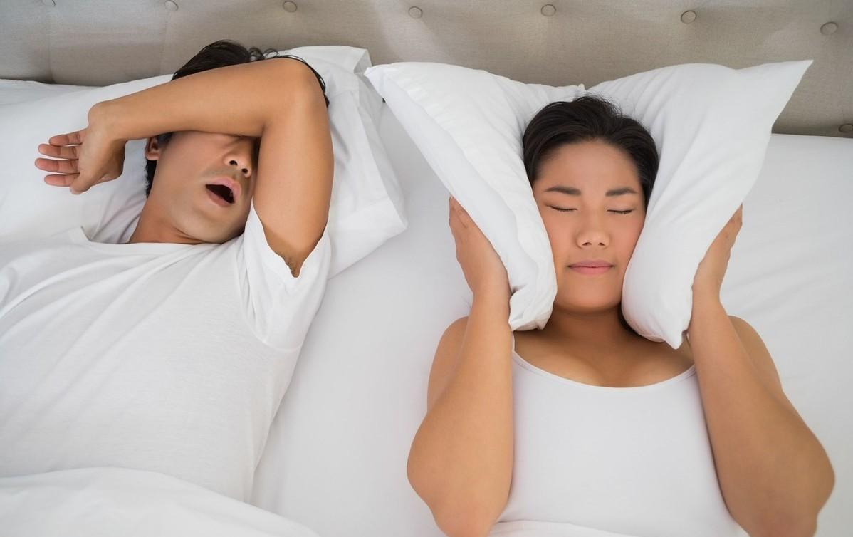 男人睡觉打呼噜是什么原因怎么治,男人睡觉打呼噜怎么办快速解决