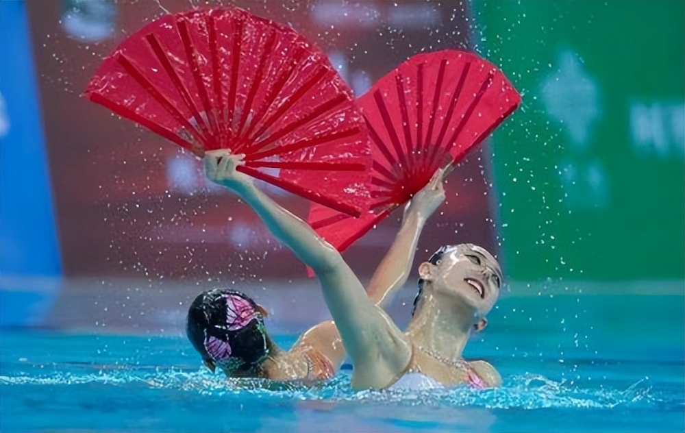 牛莉一家三口近照曝光,牛莉晒一家三口照片