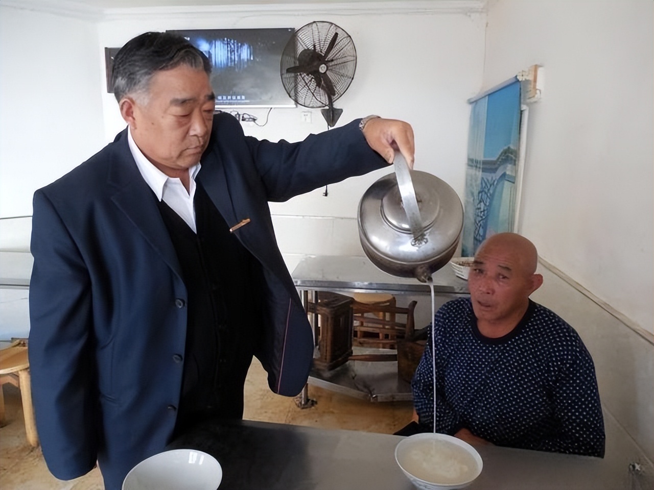 鍗栭粍閰掔殑鍒涗笟鏁呬簨,榛勯厭鍒涘浜哄彂瀹跺彶