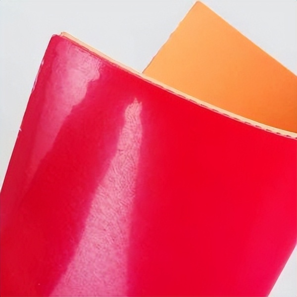 乒乓球的蝴蝶套胶有几种怎么选购,乒乓球套胶红色和黑色有什么区别