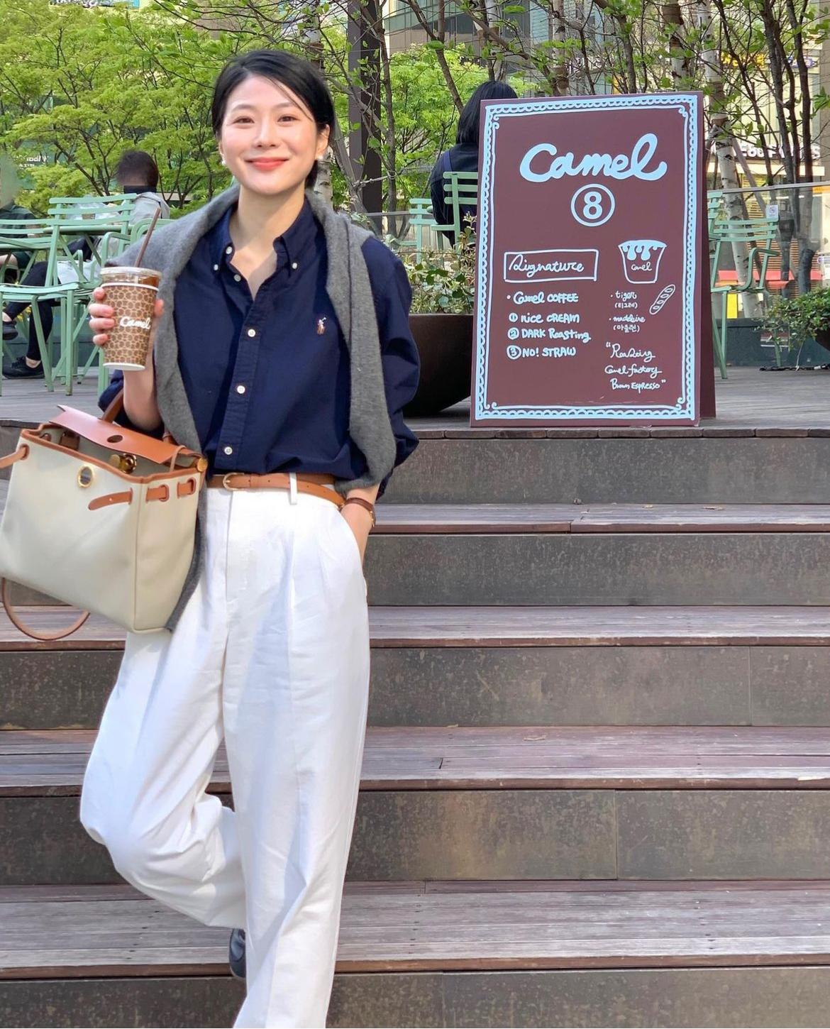 女人上了年纪少穿黑白灰,女人过了40岁就不要穿黑白灰