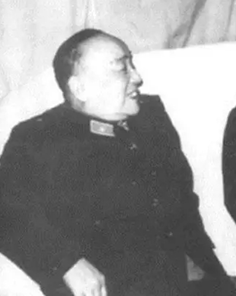 他曾担任中央警卫局副局长,彭老总三次请他当警卫员,都被拒绝