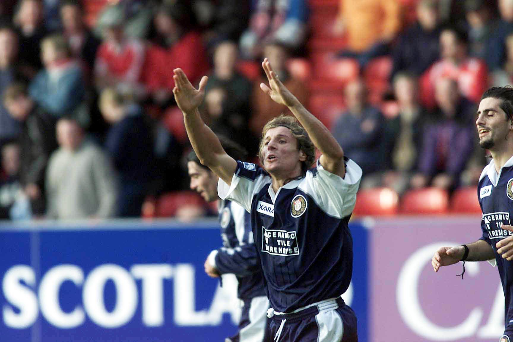 马拉多纳加盟足球队,马拉多纳加盟的足球俱乐部