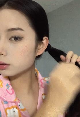 冬天披发好看又显脸小的发型,冬季干净利落减龄的发型