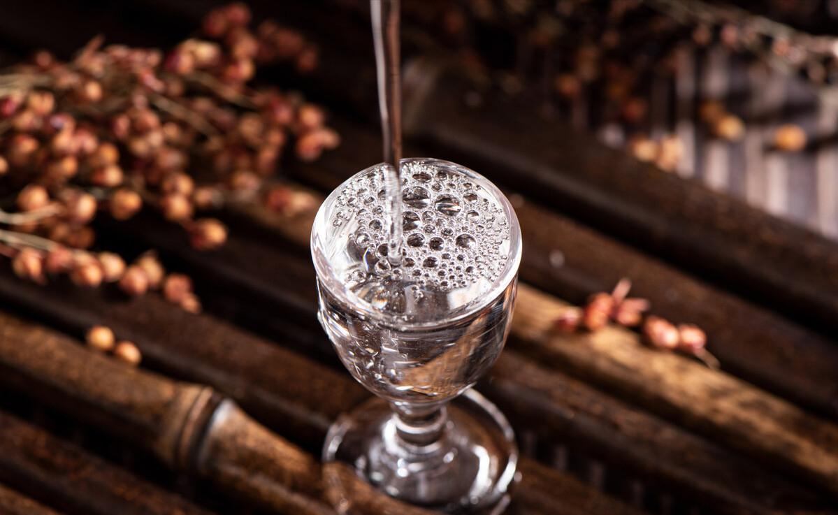 中秋适合送礼的酱香白酒推荐,过年送礼必备这款白酒你值得拥有