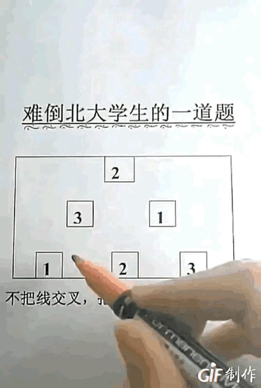 女孩子看起来外表美丽，其实裤袜已经掉到大腿根了！哈哈哈