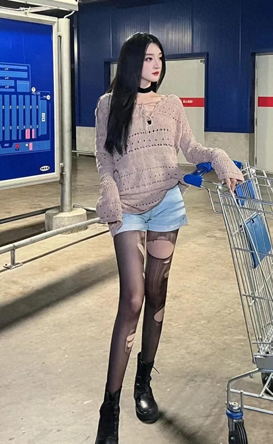 为什么女生穿袜子这么好看,夏天穿丝袜还是棉袜不会臭脚