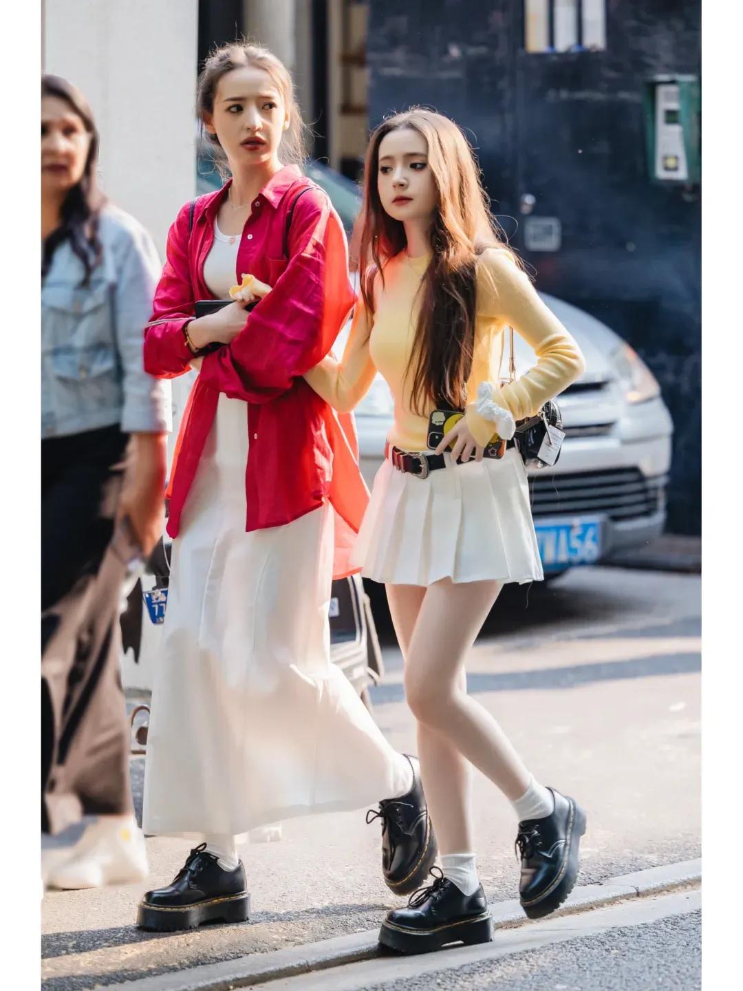 上海街拍美女小姐姐,上海女生街拍穿衣服搭配