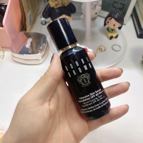 适合秋冬的粉底液持久不脱妆推荐,不容易脱妆滋润的混油皮粉底液