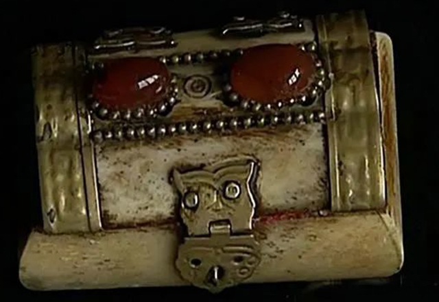 老汉雪地获得夜明珠,雪地救人送夜明珠视频