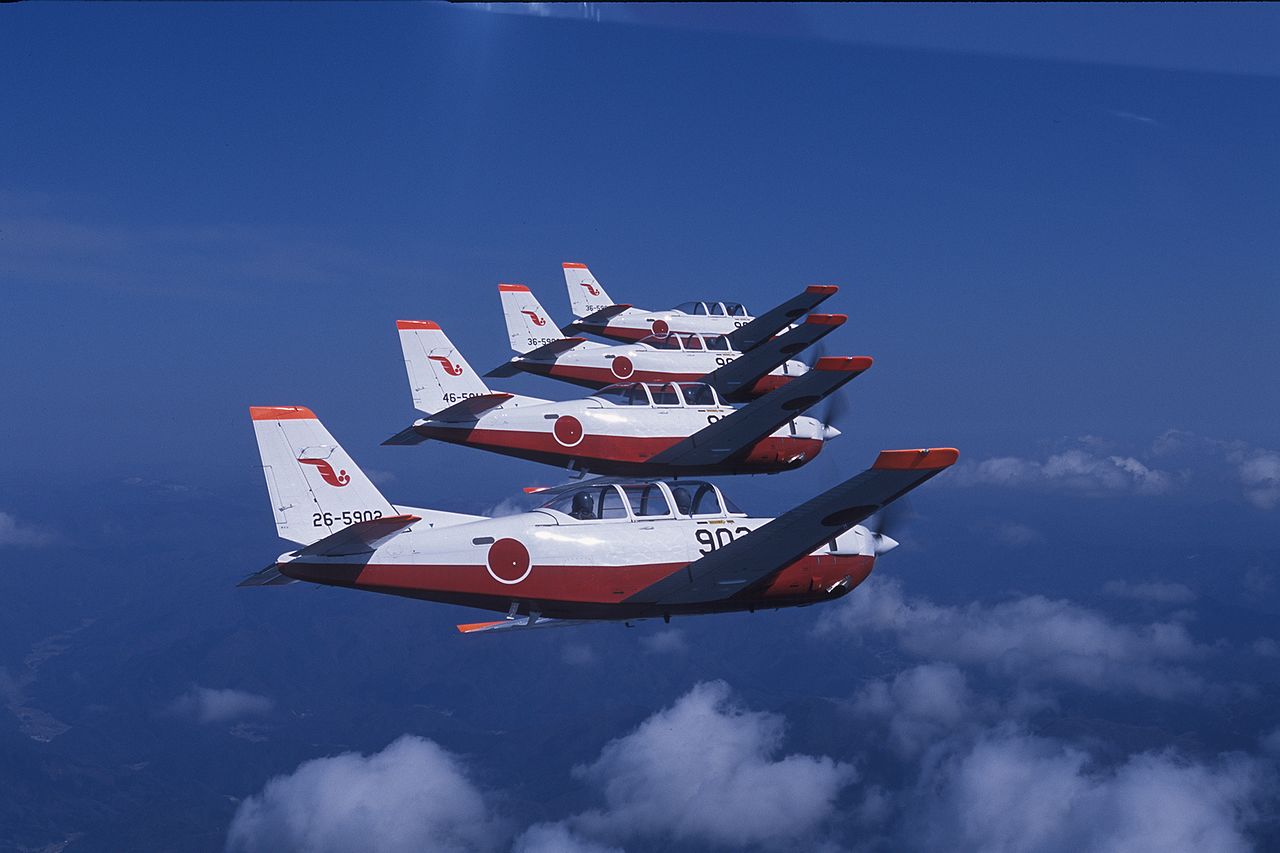 日本列岛的初级和中级训练机“富士T-7”