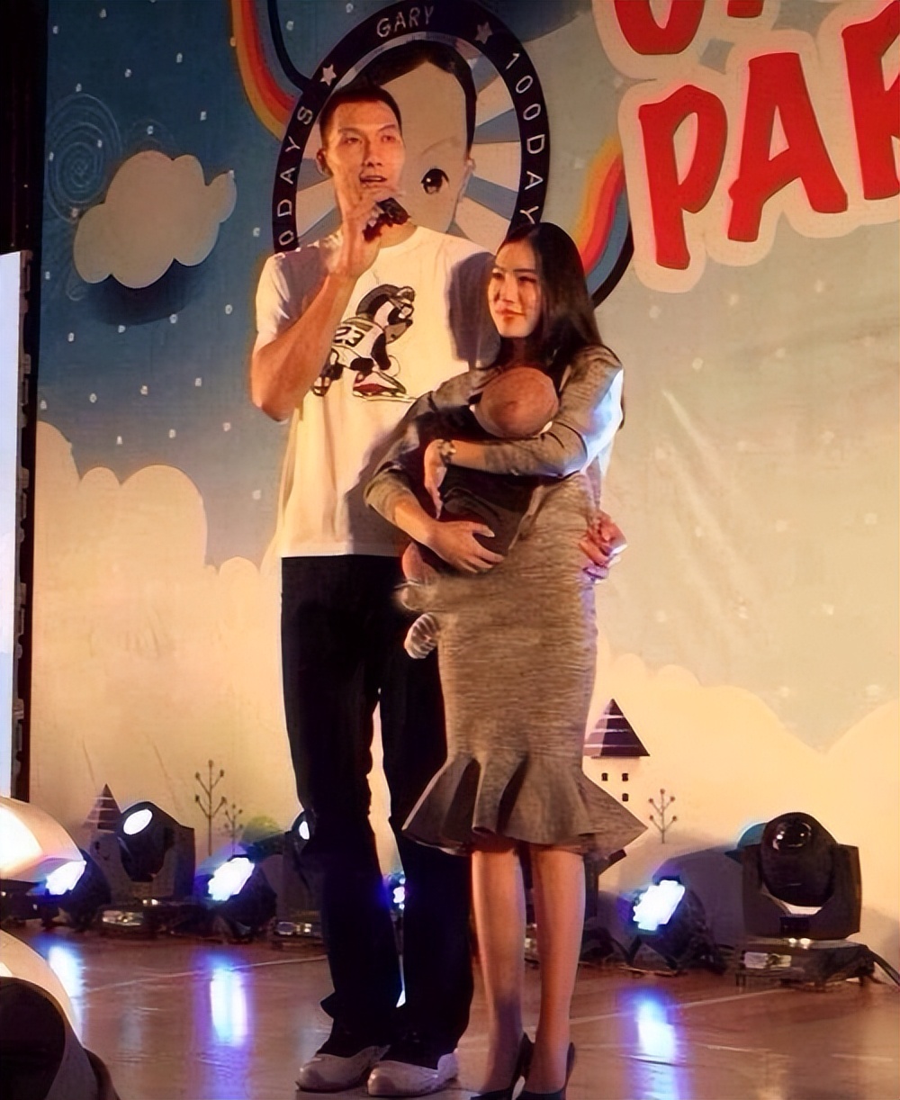 易建联妻子荆灵身高,易建联荆灵几几年结婚