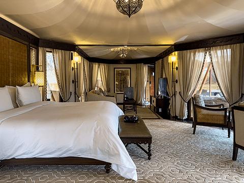 阿联酋丽思卡尔顿,阿联酋野奢帐篷