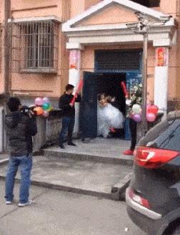 虽然我不会去纹身，但这些纹身确实有点意思：把肢体变成尺子