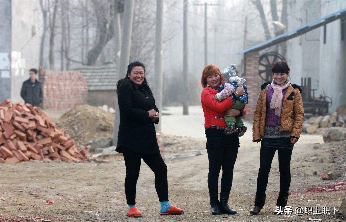 湖南邵阳夫妇在乡场镇给老人拍照月入过万,农村创业有五个风口