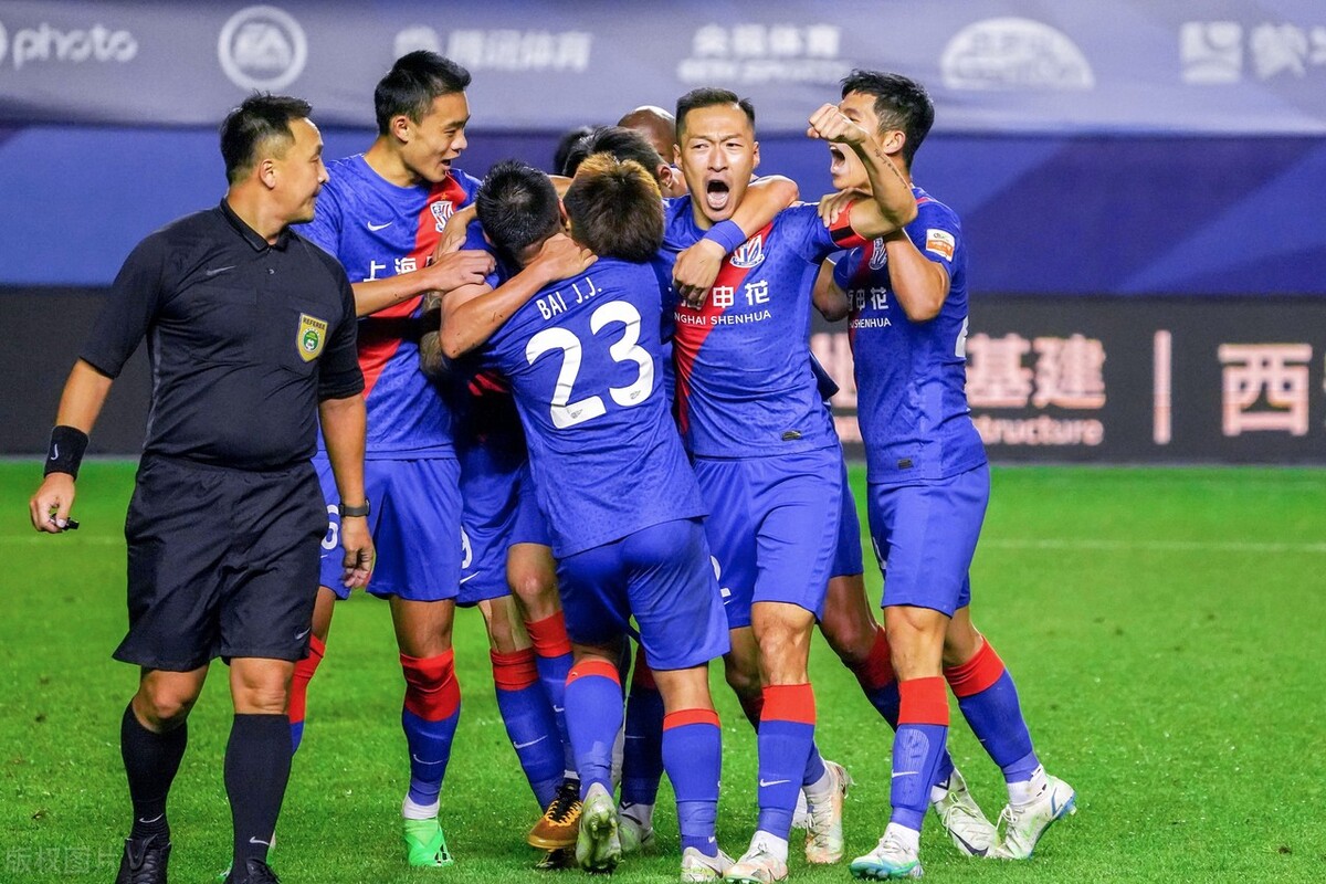 中超最新积分榜武汉三镇上港,中超三镇夺冠