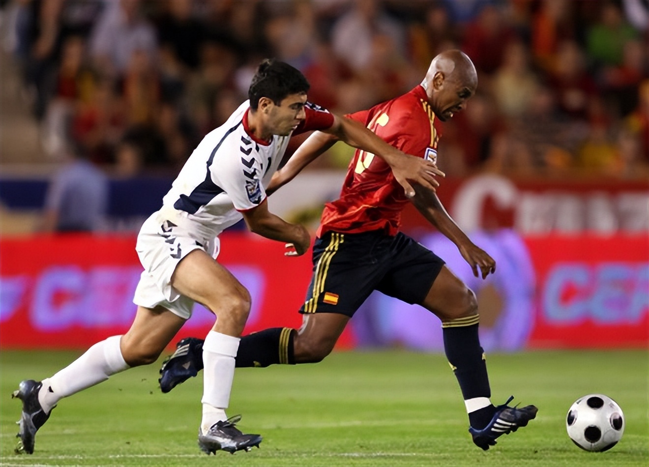 26岁还是巴西无名小卒，30岁却成西班牙主力，悍将被转会顾问拯救