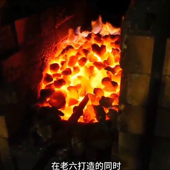 他是顶级锻刀大师，用冲击钻头打造的刀锋不锋利，一年后成为宗师