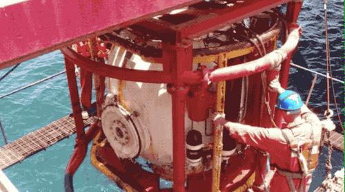 年薪10万每天加班你愿意干吗,月薪20万一天赚多少