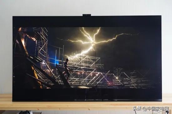 索尼a95k和普通电视比有什么区别,索尼电视a95k详细测评