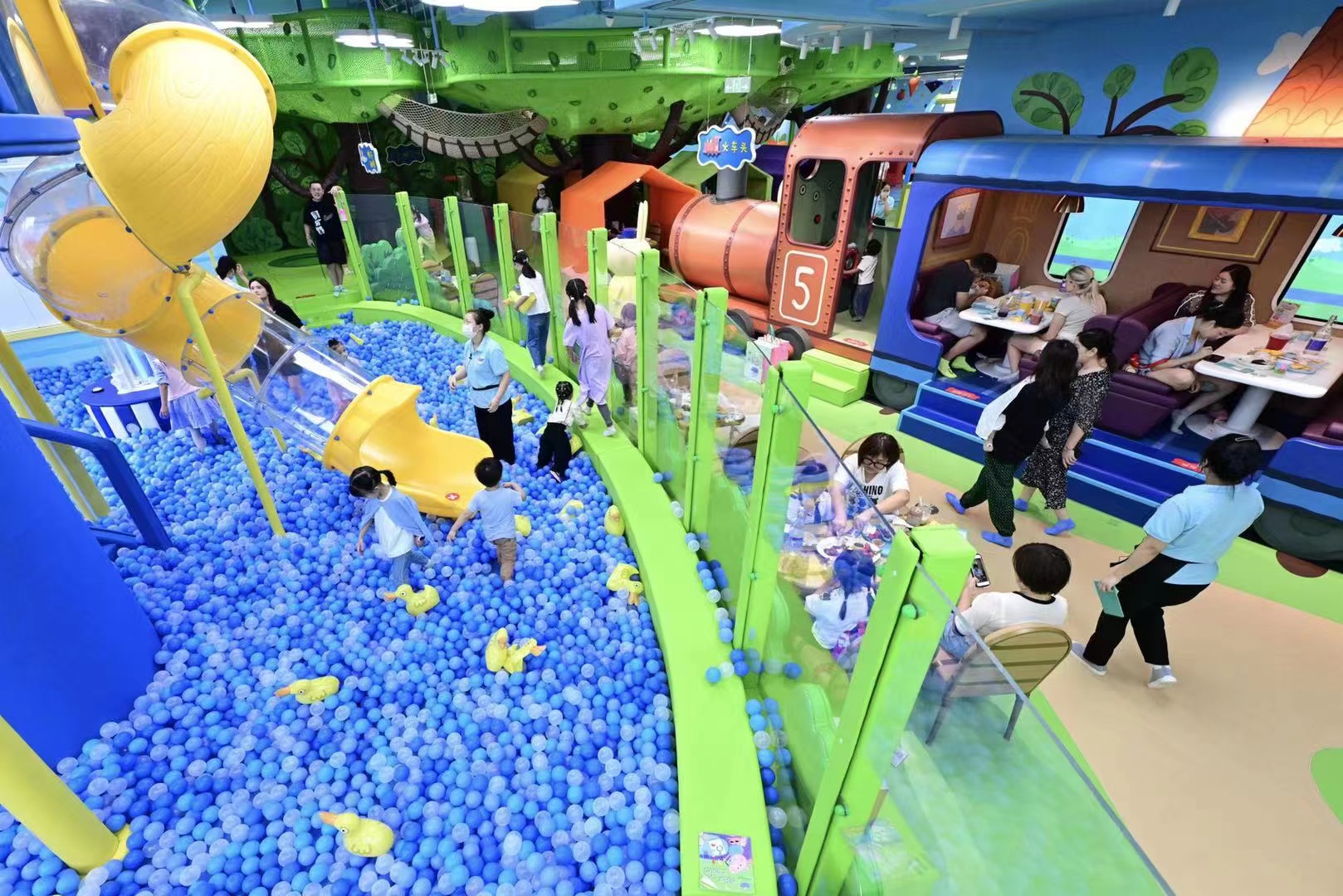 杭州银泰百货庆春店开业时间,杭州滨江银泰百货