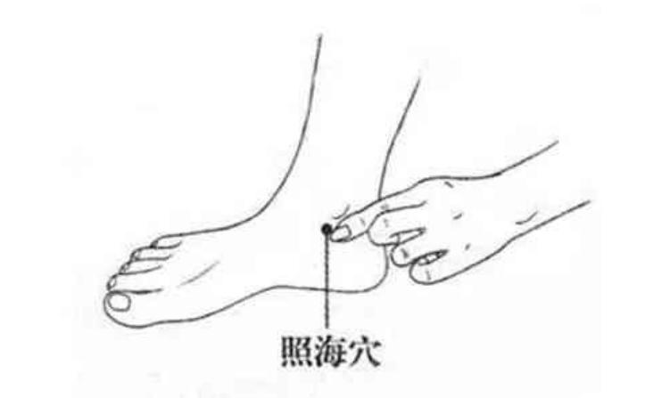 阴虚火旺口干舌燥喝啥中药好,阴虚口干舌燥怎么调理按哪个穴位