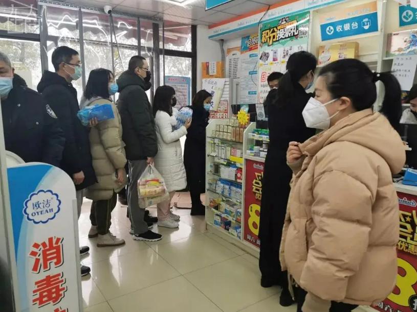 儿子读博给父亲寄2斤布洛芬,父亲寄6斤布洛芬给儿子原视频