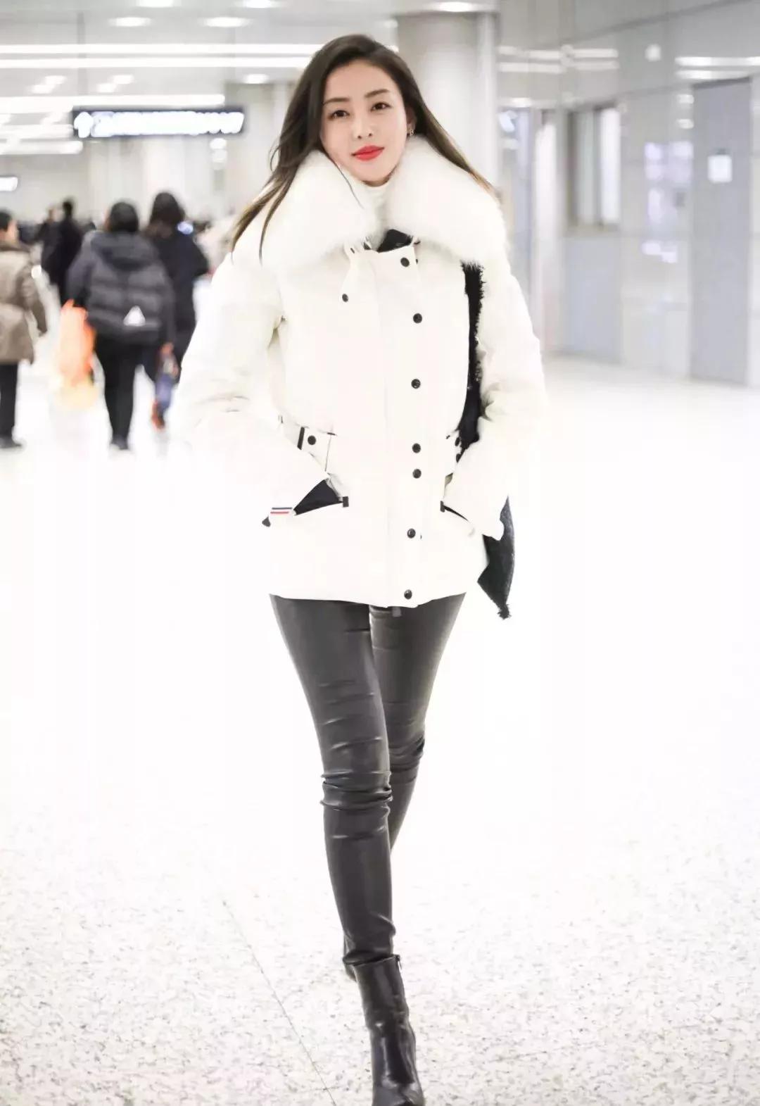 上万元加拿大鹅羽绒服网店仅售50,moncler经典款羽绒服